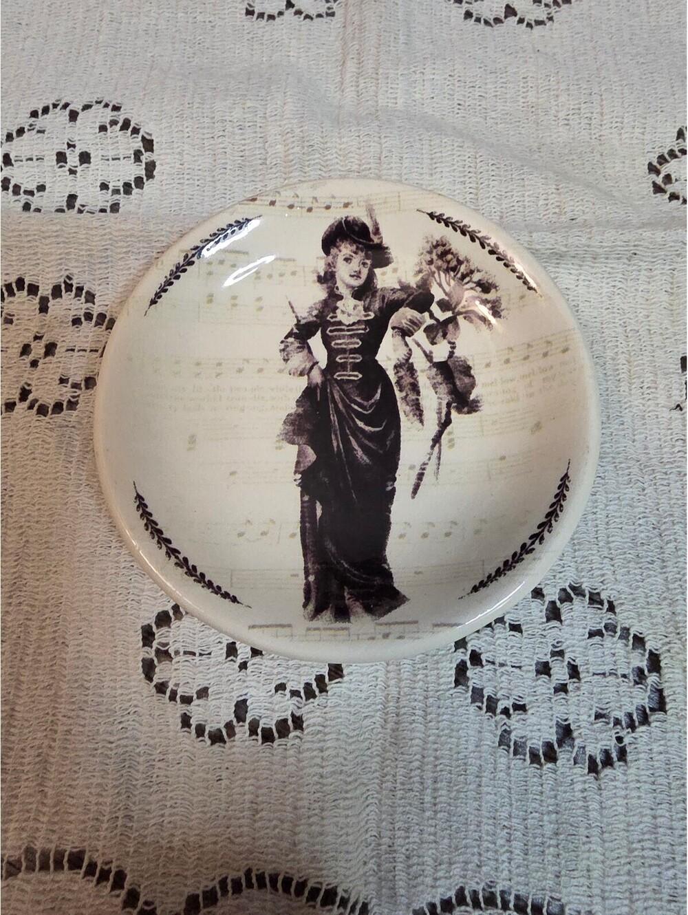 Small plate with victorian lady